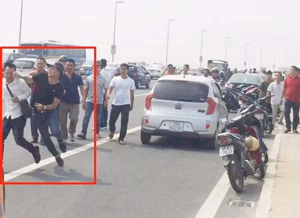 Cơ quan CSĐT Công an Hà Nội không khởi tố vụ án hình sự đối với đơn tố giác của phóng viên Quang Thế vì hành vi Xâm hại đến sức khỏe của của người khác, đồng thời thông báo việc không khởi tố vụ án hình sự cho VKSND cùng cấp và người liên quan. Phóng viên Quang Thế bị phạt 14,4 triệu đồng.