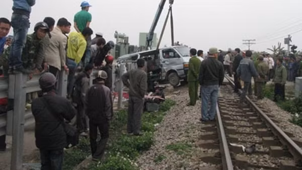 Tai nạn xảy ra vô cùng nghiêm trọng đã khiến 7 người thiệt mạng tại chỗ, 2 người khác chết tại bệnh viện.