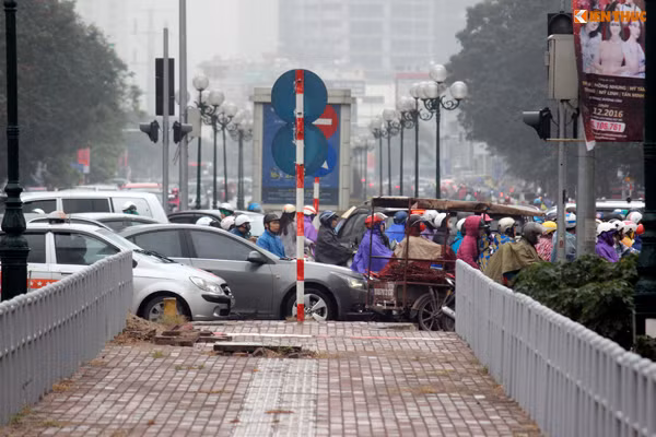 Cảnh tượng giao thông hỗn loạn.