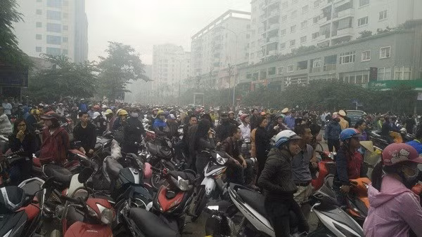 Thủ tướng Chính phủ Nguyễn Xuân Phúc đã yêu cầu UBND TP Hà Nội chỉ đạo các lực lượng khẩn trương tìm kiếm những người mắc kẹt, đồng thời chỉ đạo Công an TP Hà Nội sớm điều tra và kết luận nguyên nhân, xử lý nghiêm sai phạm. Thủ tướng yêu cầu UBND TP Hà Nội có biện pháp hỗ trợ kịp thời các nạn nhân và thân nhân, chỉ đạo các địa phương tăng cường rà soát, kiểm tra và đình chỉ các quán karaoke không tuân thủ các quy định về PCCC.