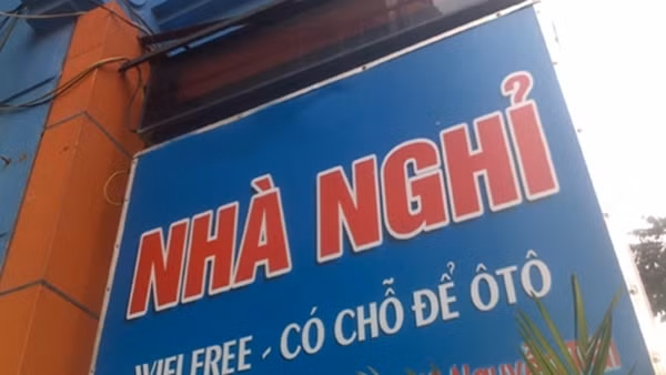 Trước đó, 27/11/2016, ông Khâm và bà Duyên cùng nhau vào một nhà nghỉ ở xã Thọ Lộc (huyện Thọ Xuân, tỉnh Thanh Hóa) nhưng bị chồng của bà Duyên và người nhà phát hiện. Ông Khâm và bà Duyên cũng thừa nhận hành vi của mình khi công an xã đến lập biên bản. Được biết, ông Khâm đã có vợ con, bà Duyên cũng đã có chồng con. Ảnh minh họa.