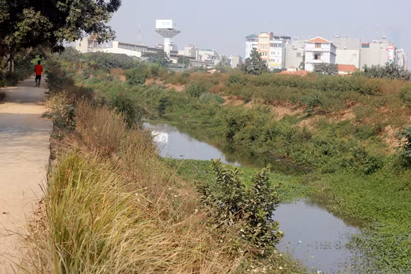 Nhằm trao đổi và làm rõ hơn các thông tin liên quan, PV Kiến Thức đã liên hệ với Chủ tịch UBND phường Dương Nội (Hà Nội), tuy nhiên chưa gặp được do lãnh đạo phường này cho biết: "Đang bận đi họp".
