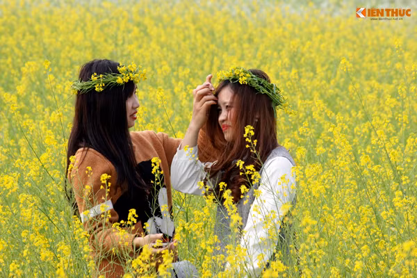 Trước khi chụp phải chăm chút thật kỹ để có những bức hình đẹp nhất.