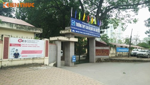 Ngày 7/11/2016, chị Trần Thị Thúy Quỳnh (trú tại phường Phúc Đồng, quận Long Biên, TP Hà Nội) cho biết, con chị là cháu Đinh T.P.M., đang theo học lớp 10A3 của trường THPT Cao Bá Quát (huyện Gia Lâm, TP Hà Nội), trong giờ học môn Hóa học có văng tục một câu nhưng bị cô giáo bộ môn xử phạt bằng cách để hai nam sinh tát liên tiếp vào miệng trước mặt các bạn học khiến dư luận xôn xao. Tinh thần của nữ sinh P.M. luôn trong trạng thái hoảng loạn, sợ hãi, xấu hổ mỗi khi bước chân đến trường buộc người nhà phải luôn đi kèm từ lúc xảy ra sự việc. Hơn nữa, người thân của nữ sinh M. rất bức xúc trước hình thức xử phạt học sinh theo kiểu “chợ búa” của cô giáo Huyền.