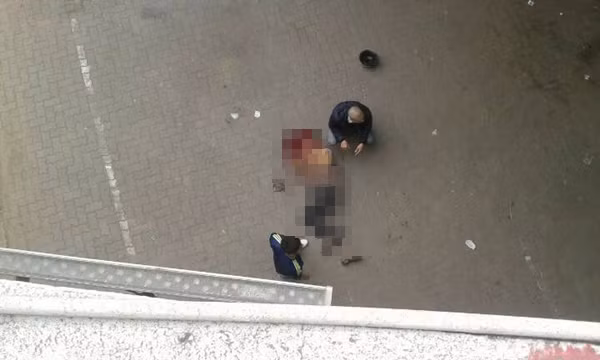 Nam nạn nhân bị văng qua cầu Chương Dương rơi xuống Đất.