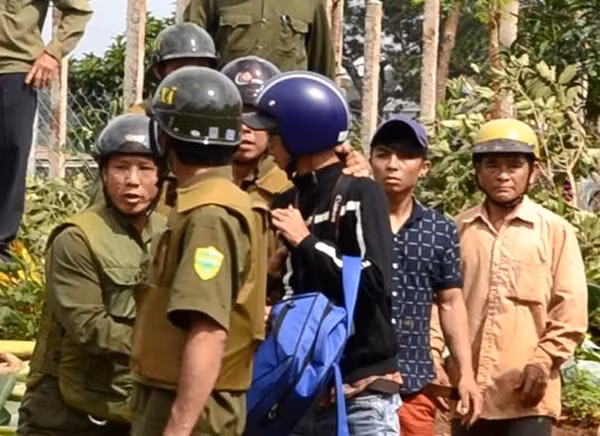  3. Phóng viên bị đánh bầm dập trong lúc đưa tin cưỡng chế đất ở Đắk Lắk. Sáng 21/9/2016, nhận được tin báo của người dân xã Cư Kpô (huyện Krông Búk, tỉnh Đắk Lắk) về việc bị chính quyền xã cưỡng chế đất đai để làm nhà văn hóa nhưng không đúng quy trình, anh Đỗ Thanh Hải (Phóng viên VTC News) cùng một số đồng nghiệp đã đến hiện trường.