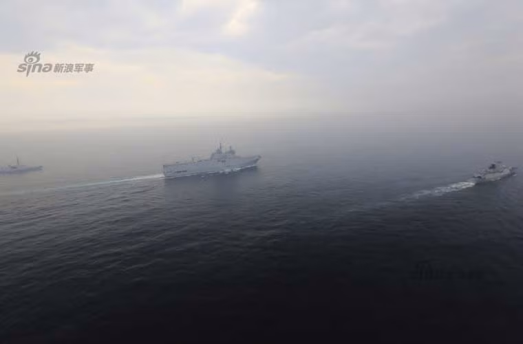 Kết thúc chuyến thăm Trung Quốc lần đầu tiên, hôm 15/5 trước khi rời Thượng Hải, tàu đổ bộ Mistral và một tàu hộ vệ tên lửa của Hải quân Pháp đã tham gia cuộc tập trận trên biển Hoa Đông với tàu hộ vệ tên lửa Type 054A của Hải quân Trung Quốc.