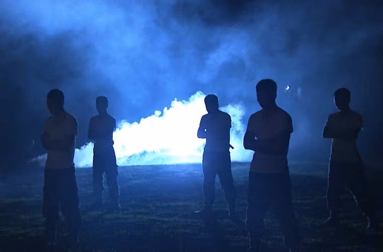 Cuộc sống trong môi trường quân ngũ dù rất nghiêm ngặt, kỷ luật đặt lên hàng đầu nhưng không phải không có tiếng cười. Các cấp cán bộ, chỉ huy luôn luôn tạo điều kiện cho chiến sĩ tham gia hoạt động giải trí thể thao, văn nghệ. Ảnh: Sống trong quân ngũ/QPVN