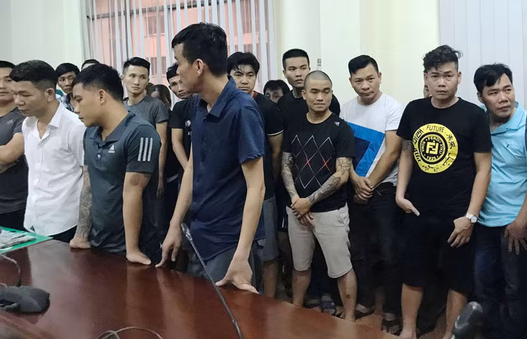 Đàn em thân cận của Thành là Phạm Văng Tùng (tức Tùng Sẹo, sinh năm 1993, quê Hải Phòng) và Lê Bá Sơn (sinh năm 1974, quê Thanh Hóa) và 7 đối tượng khác.