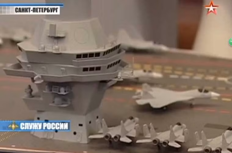 Cận cảnh tháp điều khiển đầu tiên của tàu sân bay Nga, trang bị tiêm kích hạm có thể là biến thể tiêm kích tàng hình Su T-50 và tiêm kích hạm MiG-29K.