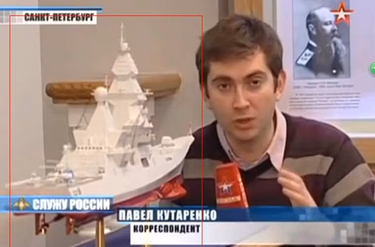 Ngoài mô hình tàu sân bay, phóng viên Nga còn được tiếp cận tới mô hình tàu chiến lạ được cho là tàu khu trục lớp Leader Project 21956. Theo một số nguồn tin thì Nga đang mong đợi sẽ chế tạo được 12 tàu lớp Leader và đưa vào phục vụ trong giai đoạn 2023-2025.