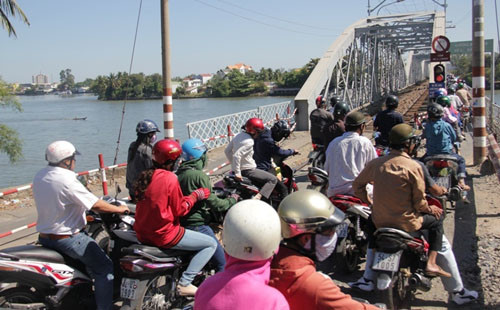 5 nam truoc, tai cau Ghenh tung xay ra TNGT nghiem trong-Hinh-2