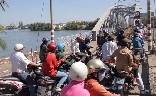 5 nam truoc, tai cau Ghenh tung xay ra TNGT nghiem trong-Hinh-2