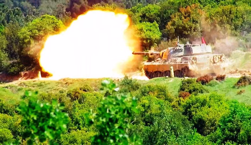 Các phiên bản xe tăng Leopard 1A1/A2 được trang bị một hệ thống điều khiển hỏa lực mới cho phép tác chiến ban đêm và trong thời tiết xấu.