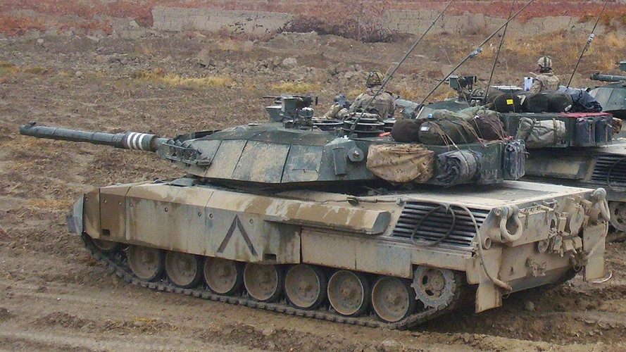 Những xe tăng Leopard 1A5 đầu tiên được chuyển giao cho Quân đội Đức vào đầu năm 1987 sau đó chúng được chuyển giao cho các đồng minh khối NATO trong đó có Thổ Nhĩ Kỳ.