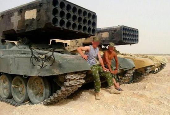 Vai trò của TOS-1A là tiêu diệt bộ binh địch, các loại khí tài, công trình, bao gồm cả các công sự; Do hệ thống có tầm bắn tương đối ngắn (khoảng từ 400/600 m đến 6.000 m) và có khối lượng lớn, khả năng cơ động chậm, nên hệ thống sử dụng khung gầm của xe tăng T-72 và yêu cầu tác chiến trong sự phối hợp chặt chẽ của bộ binh và xe tăng.