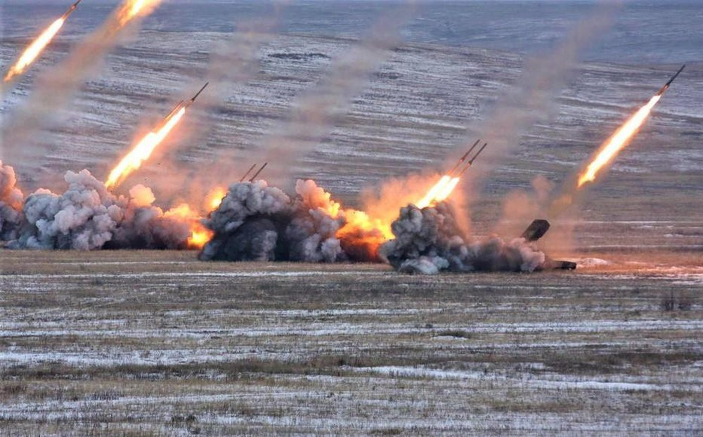 Phía Syria tuyên bố rằng, việc họ sử dụng vũ khí "sát thủ" ưu tú nhất TOS-1A, có nghĩa là chiến trường Syria đã đạt đến thời điểm quan trọng nhất. Hiện tại, Nga đang chờ đợi bắt đầu một cuộc xung đột quân sự trực tiếp giữa Thổ Nhĩ Kỳ và Syria.