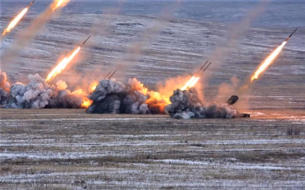 Phía Syria tuyên bố rằng, việc họ sử dụng vũ khí "sát thủ" ưu tú nhất TOS-1A, có nghĩa là chiến trường Syria đã đạt đến thời điểm quan trọng nhất. Hiện tại, Nga đang chờ đợi bắt đầu một cuộc xung đột quân sự trực tiếp giữa Thổ Nhĩ Kỳ và Syria.