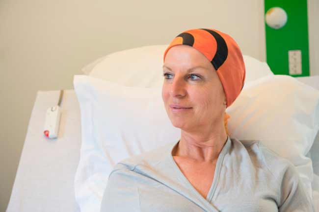 Ung thư và hóa trị: Sử dụng liệu pháp hóa trị làm giảm lượng tiểu cầu trong máu của bạn (xuống dưới 400,000). Sự giảm sản sinh tiểu cầu này có thể gây bầm tím khắp cơ thể.