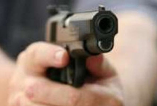 Thượng uý công an ở Bình Dương bắn người trong quán nhậu bằng súng tự mua Thuong uy cong an o Binh Duong ban nguoi trong quan nhau bang sung tu mua