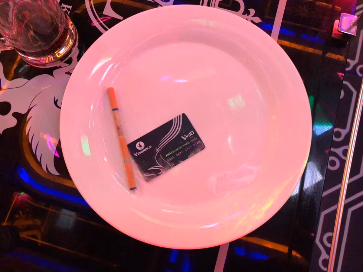 Đồng thời, lực lượng xử phạt quán karaoke này với nhiều lỗi vi phạm. Qua test nhanh, công an phát hiện có 83 dân chơi (44 nam, 39 nữ) dương tính với ma túy. Ảnh: Số lượng ma tuý lực lượng chức năng thu giữ được.