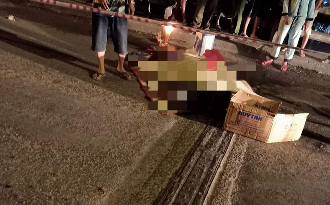 Chồng cắt cổ vợ rồi đứng đợi công an tới bắt Chong cat co vo roi dung doi cong an toi bat