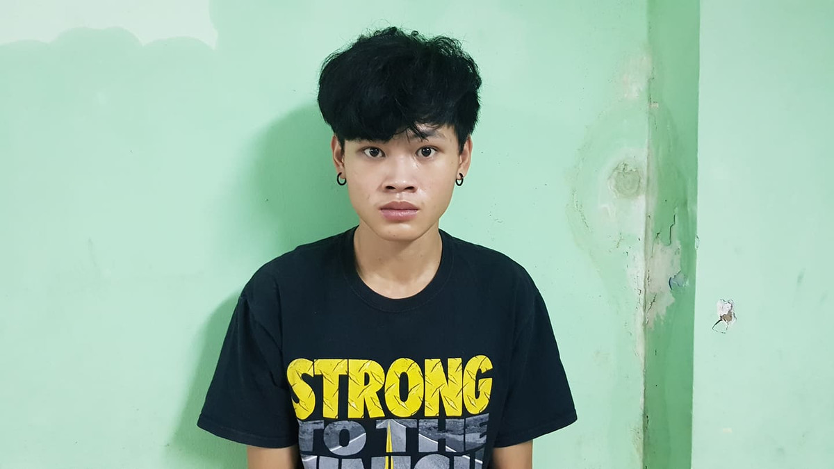 Khởi tố nam thanh niên mặc áo BE hiếp dâm người phụ nữ lang thang ở Sài Gòn Khoi to nam thanh nien mac ao BE hiep dam nguoi phu nu lang thang o Sai Gon