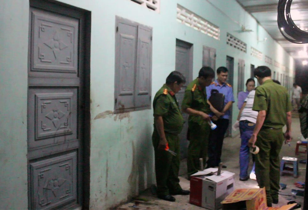 Nghi án chồng sát hại vợ rồi tự tử ở Sài Gòn ngày giáp Tết Nghi an chong sat hai vo roi tu tu o Sai Gon ngay giap Tet