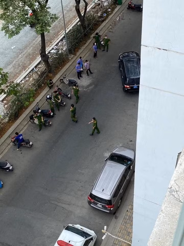 Vu Tien si Bui Quang Tin roi lau tu vong: Cong an phong toa, dung lai hien truong-Hinh-2