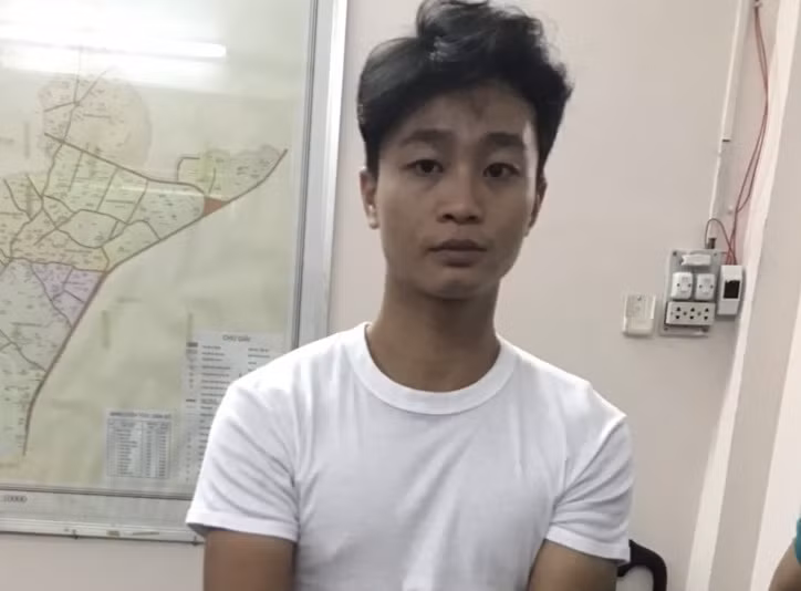 Nhom trai tre san xuat tien gia va tang tru ma tuy, thu sung dan