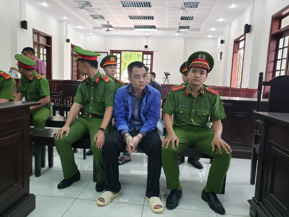 Bao vây xe chở công an ở Biên Hoà, Giang "36" lãnh 4 năm tù - Hình 2 Bao vay xe cho cong an o Bien Hoa, Giang