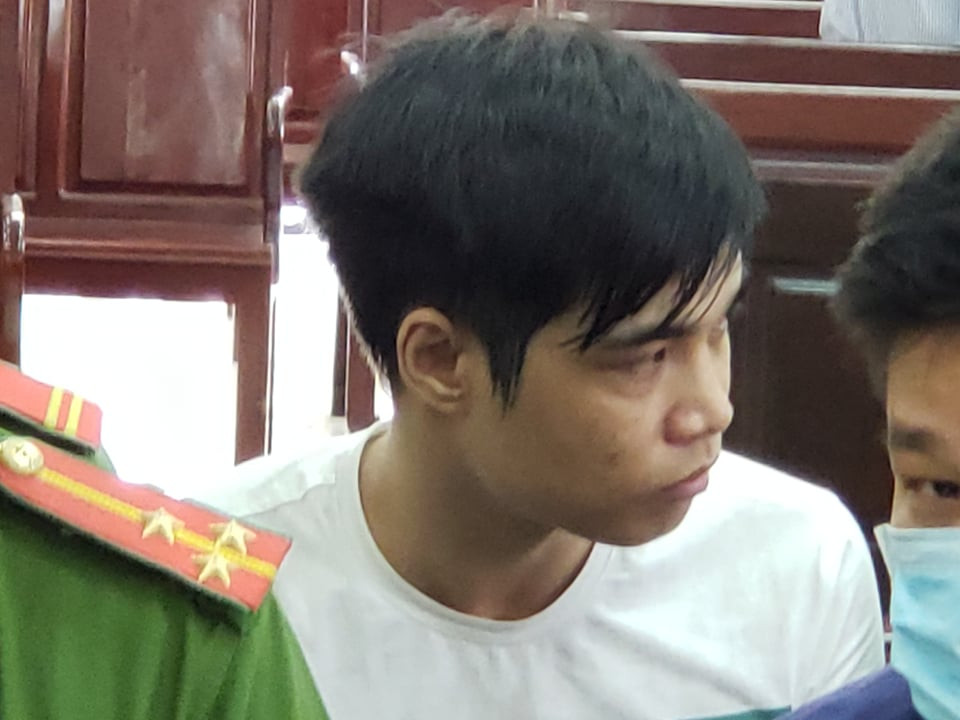 Bao vây xe chở công an ở Biên Hoà, Giang "36" lãnh 4 năm tù - Hình 4 Bao vay xe cho cong an o Bien Hoa, Giang