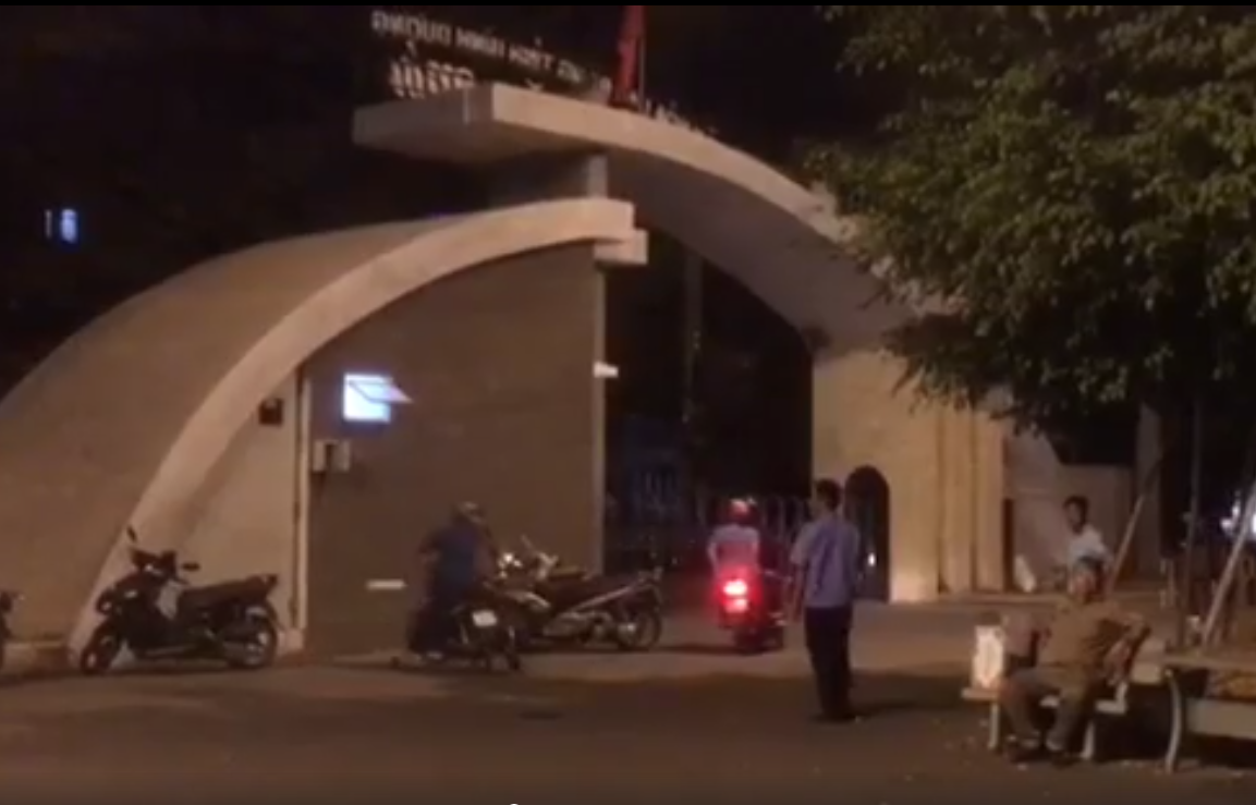 Gã trai kề dao hiếp dâm phụ nữ ở WC TTVH Lao động Bình Dương - Hình 2 Ga trai ke dao hiep dam phu nu o WC TTVH Lao dong Binh Duong-Hinh-2