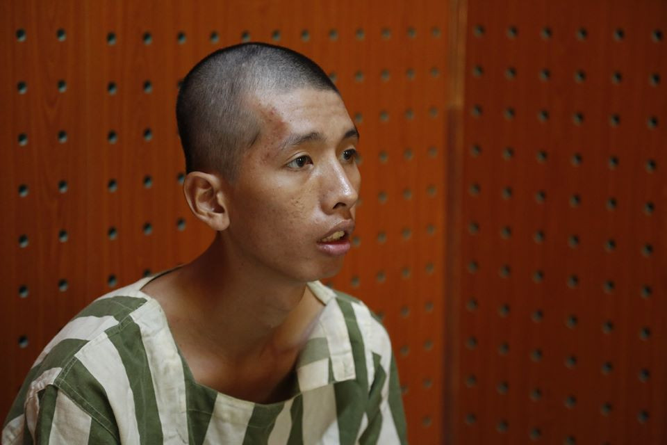 Chong bop co vo chet vi phat hien nhan tin voi trai la