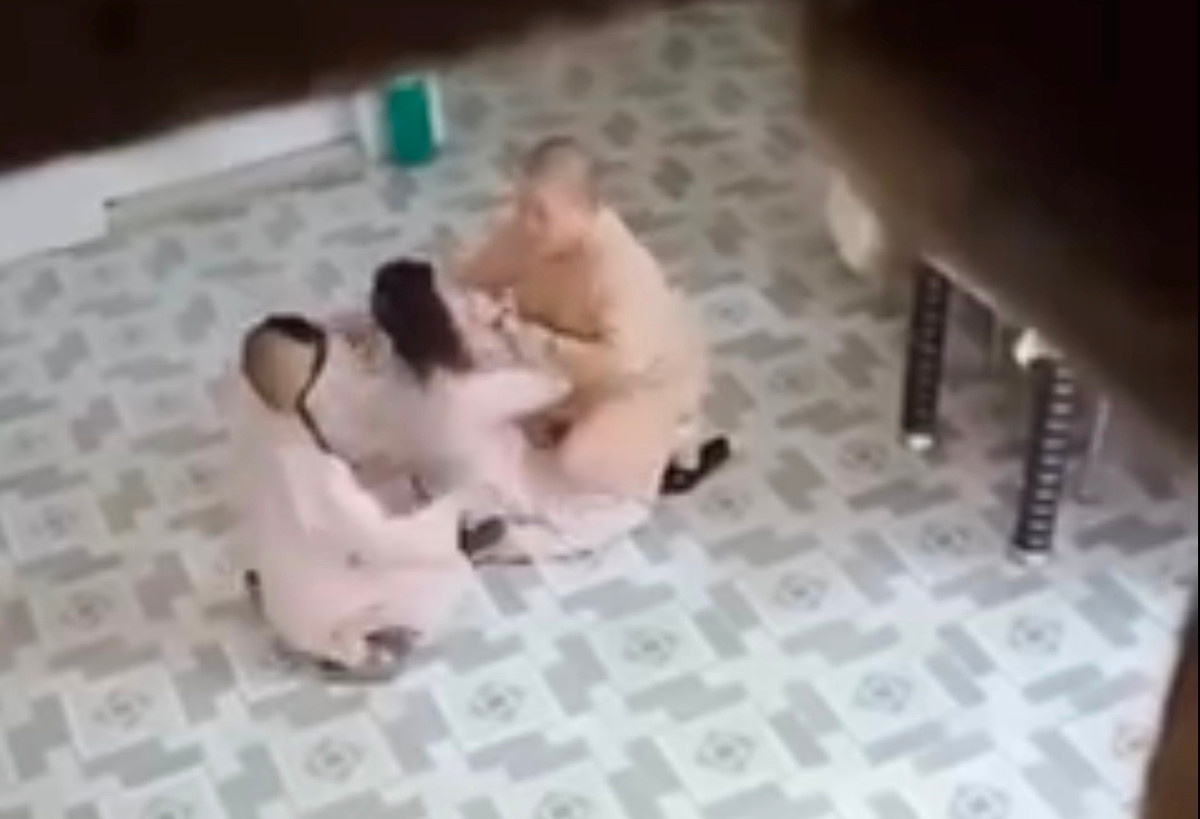 Xôn xao clip sư cô đánh đập bạo hành trẻ em trong chùa ở Sài Gòn Xon xao clip su co danh dap bao hanh tre em trong chua o Sai Gon