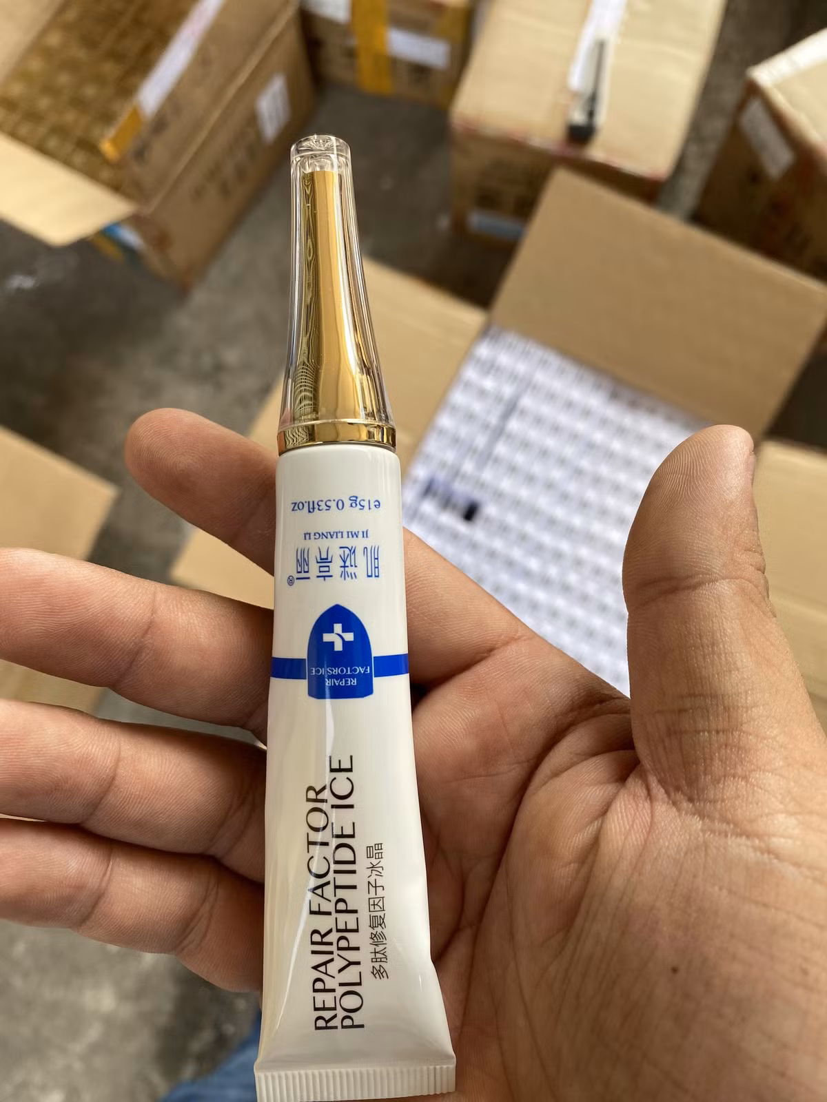 Đột kích kho mỹ phẩm nhập lậu "khủng" của một hoa hậu ở TP.HCM - Hình 5 Dot kich kho my pham nhap lau