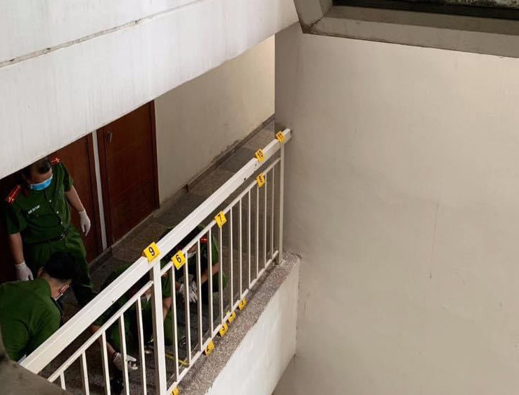 Tiến sĩ Bùi Quang Tín rơi lầu tử vong: Những điều bất thường ở hiện trường - Hình 2 Tien si Bui Quang Tin roi lau tu vong: Nhung dieu bat thuong o hien truong-Hinh-2