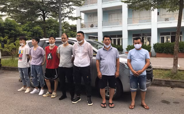 Khởi tố 51 bị can tổ chức cho người khác xuất nhập cảnh Việt Nam trái phép Khoi to 51 bi can to chuc cho nguoi khac xuat nhap canh Viet Nam trai phep