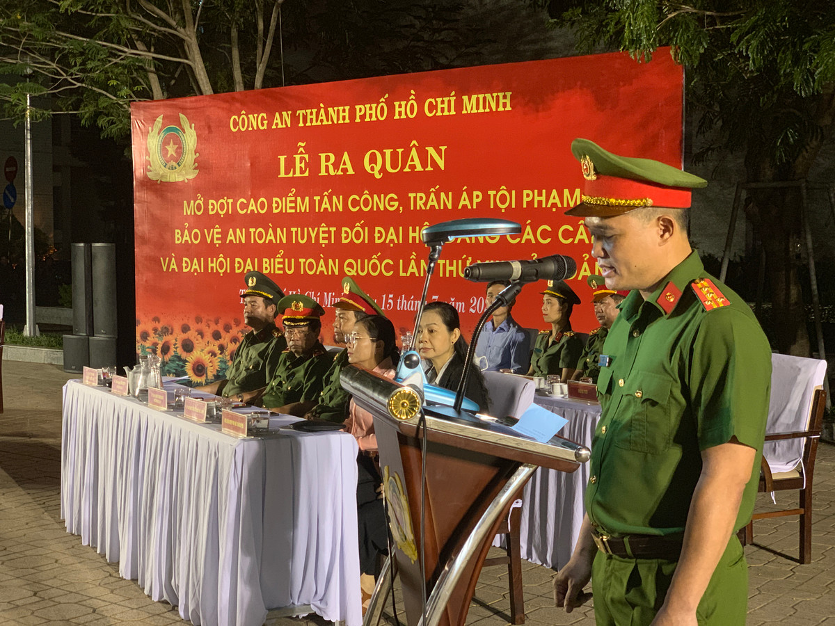 Giam doc Cong an TP HCM phat dong le xuat quan tan cong toi pham-Hinh-2