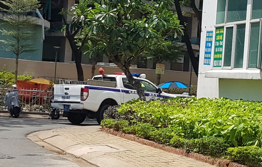 Vụ tiến sĩ Bùi Quang Tín rơi lầu cao tử vong: Gia hạn điều tra - Hình 5 Vu tien si Bui Quang Tin roi lau cao tu vong: Gia han dieu tra-Hinh-5