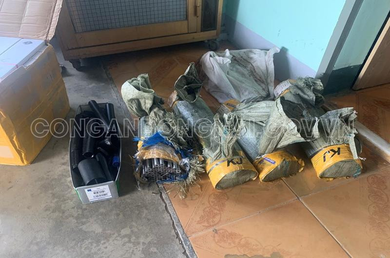 Thanh niên mua linh kiện trên mạng về chế tạo súng hơi bán giá 10-20 triệu đồng Thanh nien mua linh kien tren mang ve che tao sung hoi ban gia 10-20 trieu dong