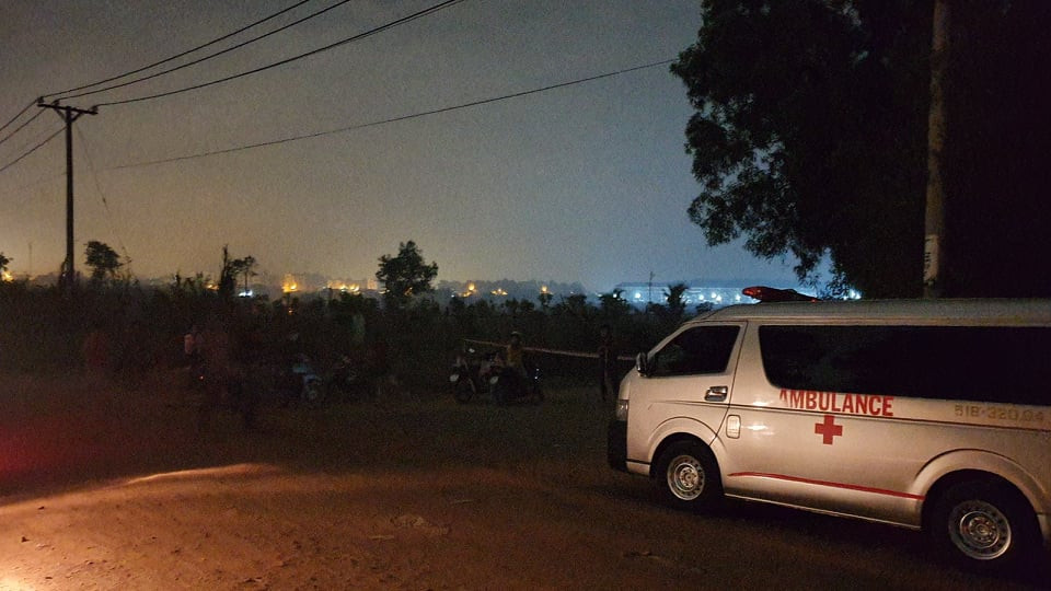 Người đàn ông chết bên con dao dính đầy máu - Hình 2 Nguoi dan ong chet ben con dao dinh day mau-Hinh-2