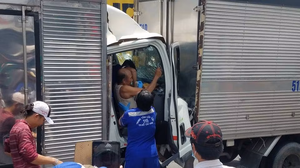 12 xe ô tô tông nhau "liên hoàn" trên quốc lộ 1 - Hình 3 12 xe o to tong nhau