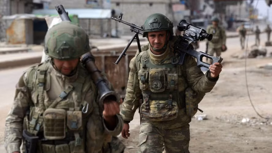 Tháng trước, Thổ Nhĩ Kỳ đã cắt giảm sự hỗ trợ cho Faylaq al-Rahman - một trong những nhóm vũ trang đồng minh của họ, vì từ chối cử bất kỳ tay súng nào đến chiến đấu ở Libya.