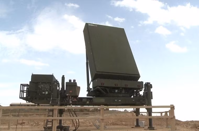 Hệ thống radar đa nhiệm EL/M-2084 được thiết kế cho phiên bản SPYDER MR có khả năng xử lý 1.100 mục tiêu trong chế độ giám sát trên không và phát hiện vị trí mục tiêu cách 250km.