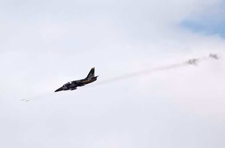 Nó có khả năng mang được rocket 57mm…