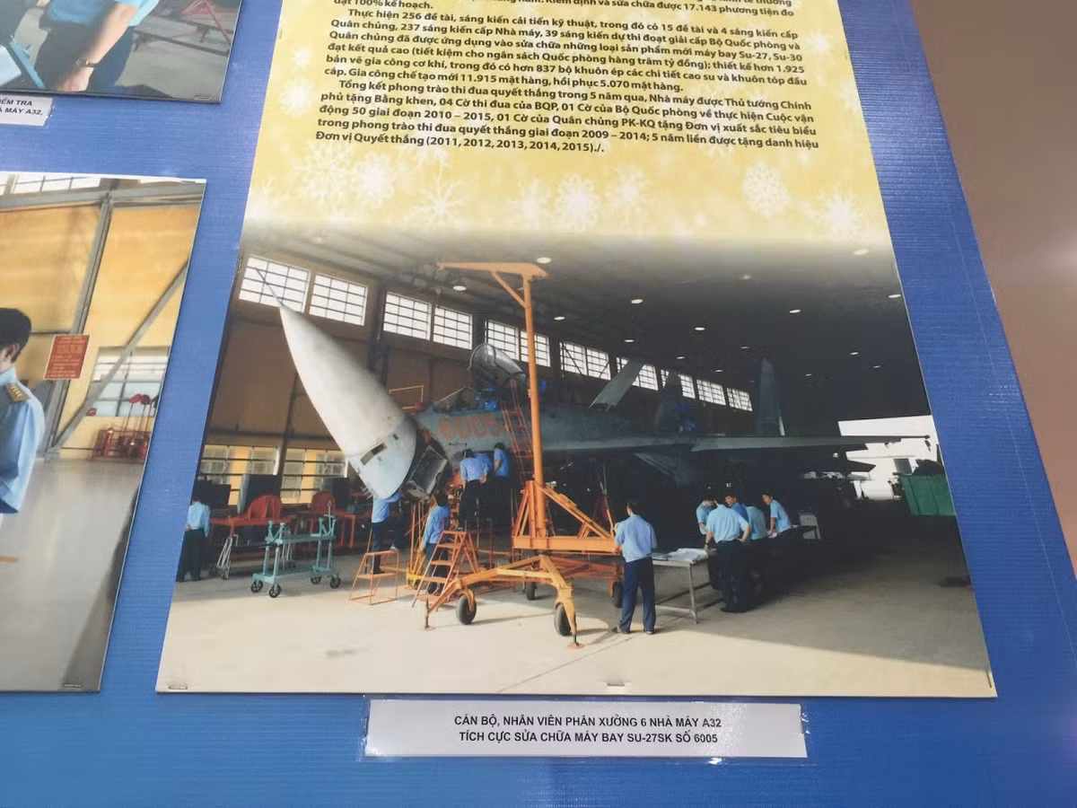 Theo bức ảnh được Bảo tàng Phòng không – Không quân trưng bày giới thiệu tới khách thăm quan, mới đây thì nhà máy A32 (Quân chủng PK-KQ) đang thực hiện việc sửa chữa lớn máy bay tiêm kích Su-27SK 6005. Có lẽ A32 đang nỗ lực “hồi sinh” Su-27SK 6005 cho lực lượng KQND Việt Nam.