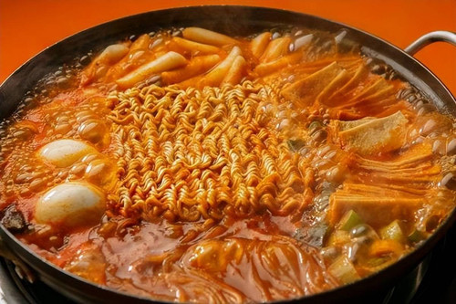 Thực vậy, phụ gia thực phẩm không xấu, sử dụng đúng cách và liều lượng sẽ mang lại hương vị cho món ăn vừa kéo dài thời gian sử dụng của thực phẩm. Lựa chọn sản phẩm từ những cơ sở sản xuất uy tín, đảm bảo liều lượng an toàn thì sẽ không gây hại.