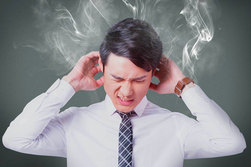 4. Căng thẳng. Nam giới được xem là trụ cột gia đình nên thường gánh trên vai nhiều trách nhiệm, chịu nhiều áp lực. Nếu không được giải tỏa, cơ thể dễ đối diện tình trạng rối loạn nội tiết, khiến quá trình lão hóa diễn ra nhanh hơn.