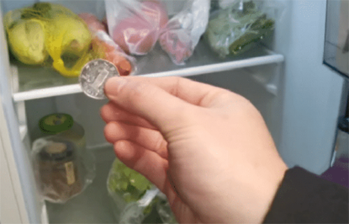 Nguy hiểm hơn, nếu trước khi ngắt điện không vệ sinh tủ lạnh sạch sẽ, khô ráo, hơi nước ngưng tụ sẽ làm ẩm các thiết bị cảm biến bên trong dẫn đến tủ nhanh hỏng, giảm chức năng làm lạnh.